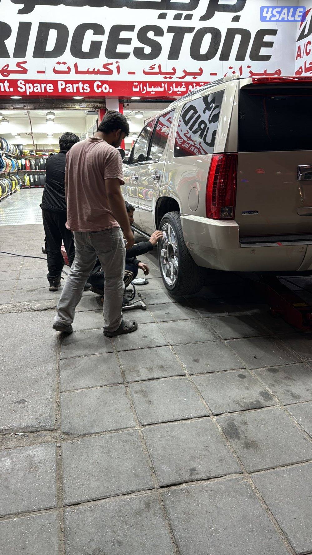 اسكاليد 2012 ذهبي مرفق ورقه الفحص اليوم فاحصه 12/912