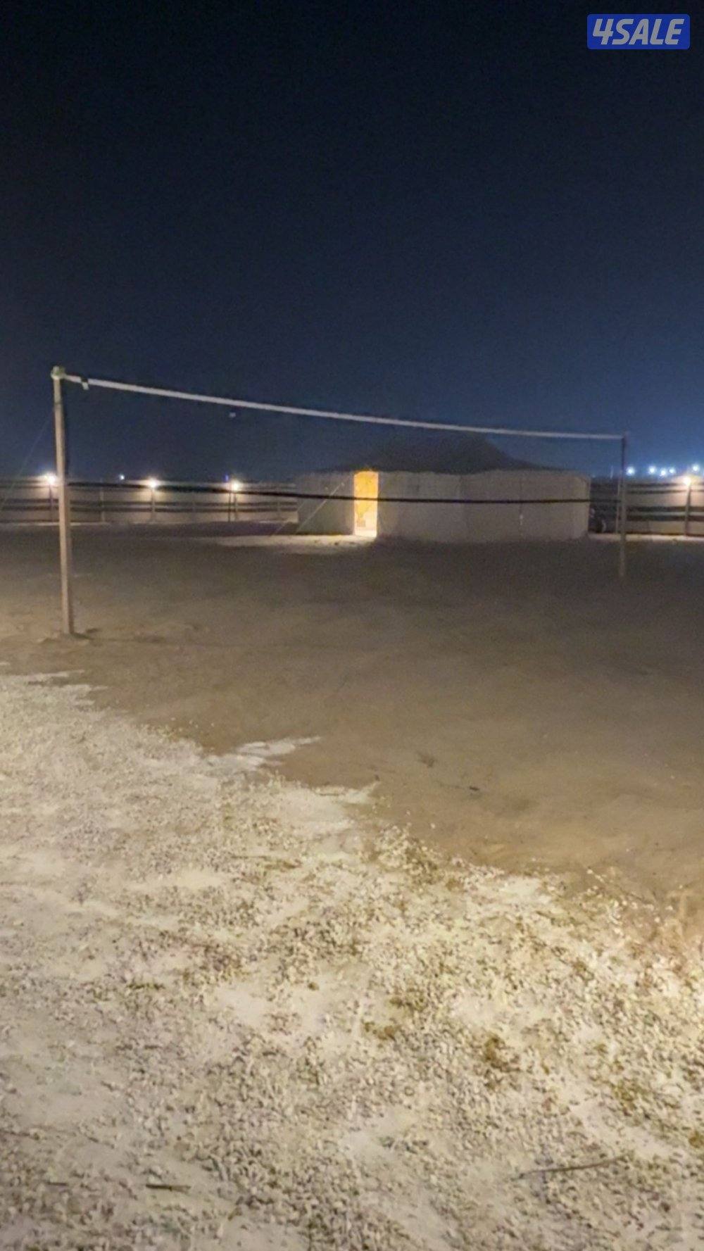 للايجار مخيم مع كرفان خلف اسطبلات الاحمدي متوفر راس السنه3