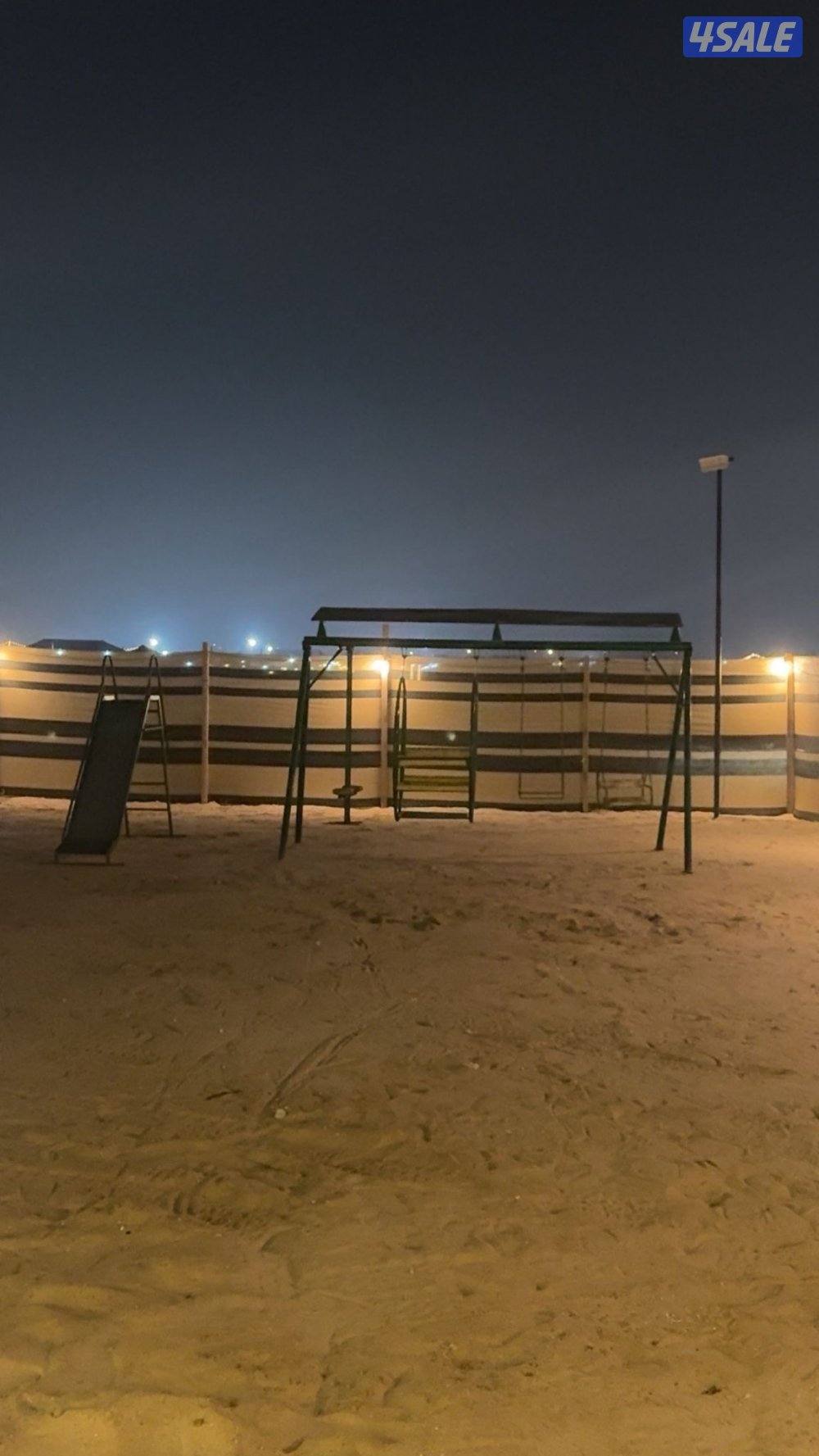 للايجار مخيم مع كرفان خلف اسطبلات الاحمدي متوفر راس السنه5