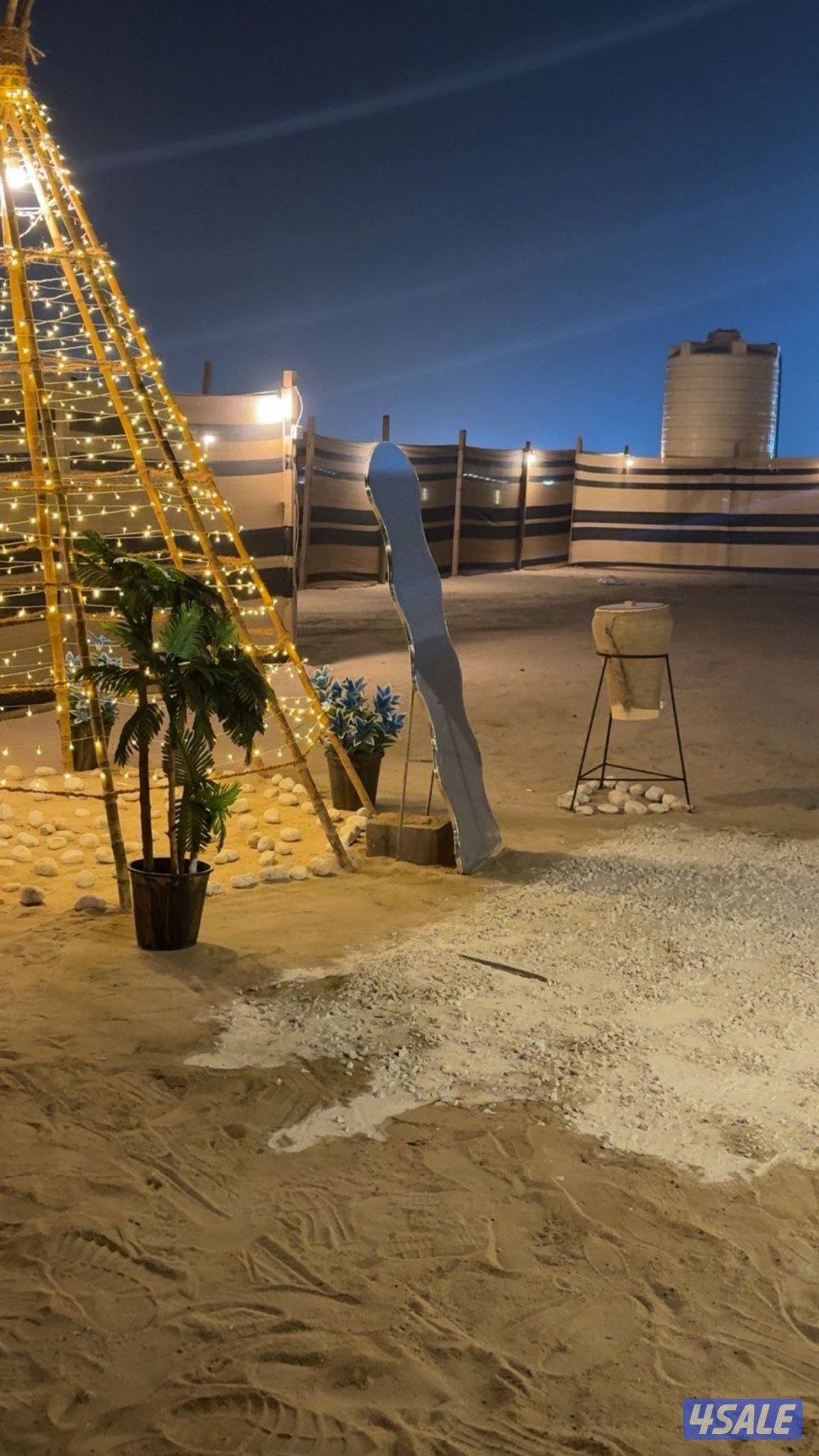 للايجار مخيم مع كرفان خلف اسطبلات الاحمدي متوفر راس السنه8