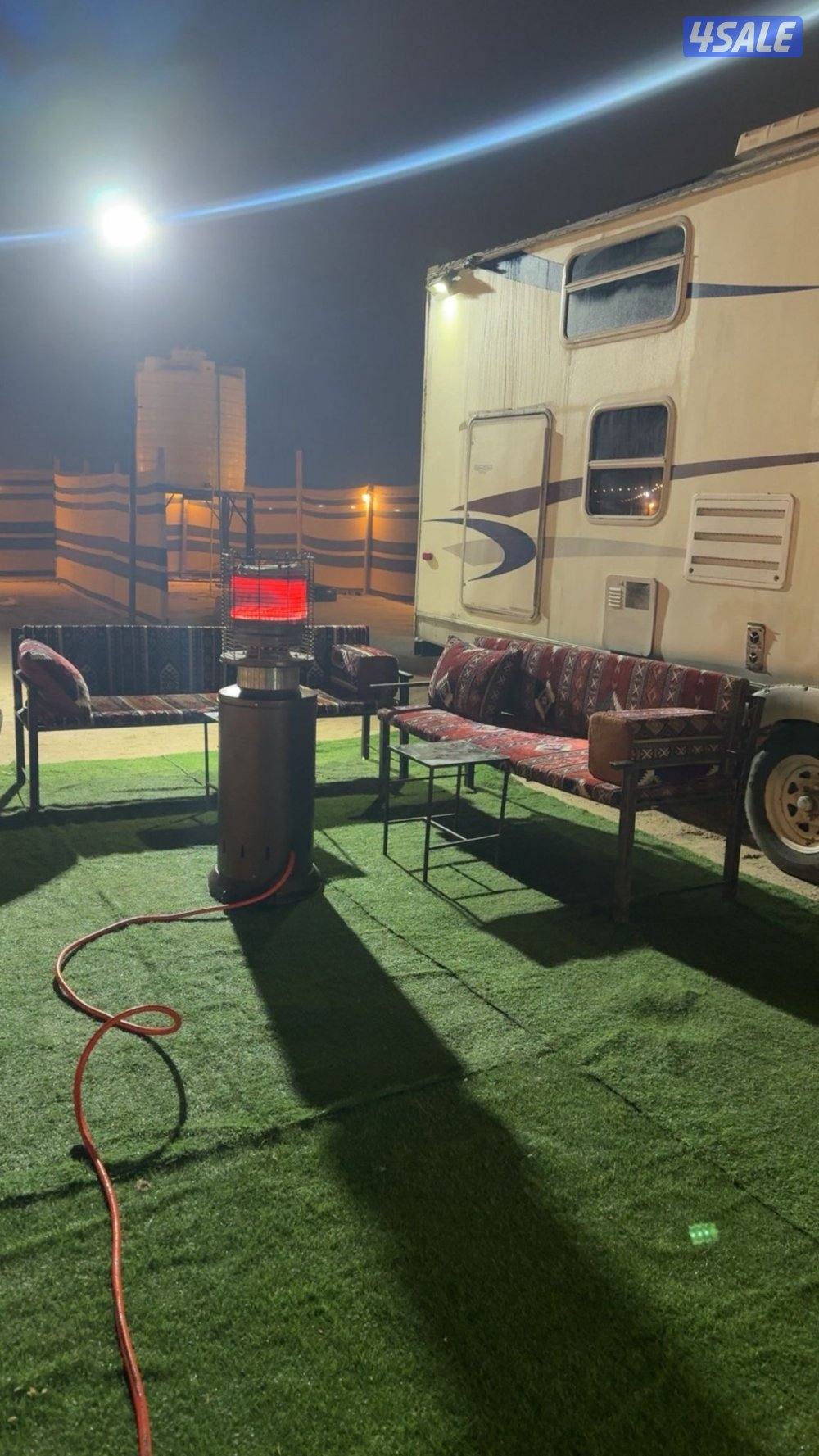 للايجار مخيم مع كرفان خلف اسطبلات الاحمدي متوفر راس السنه9