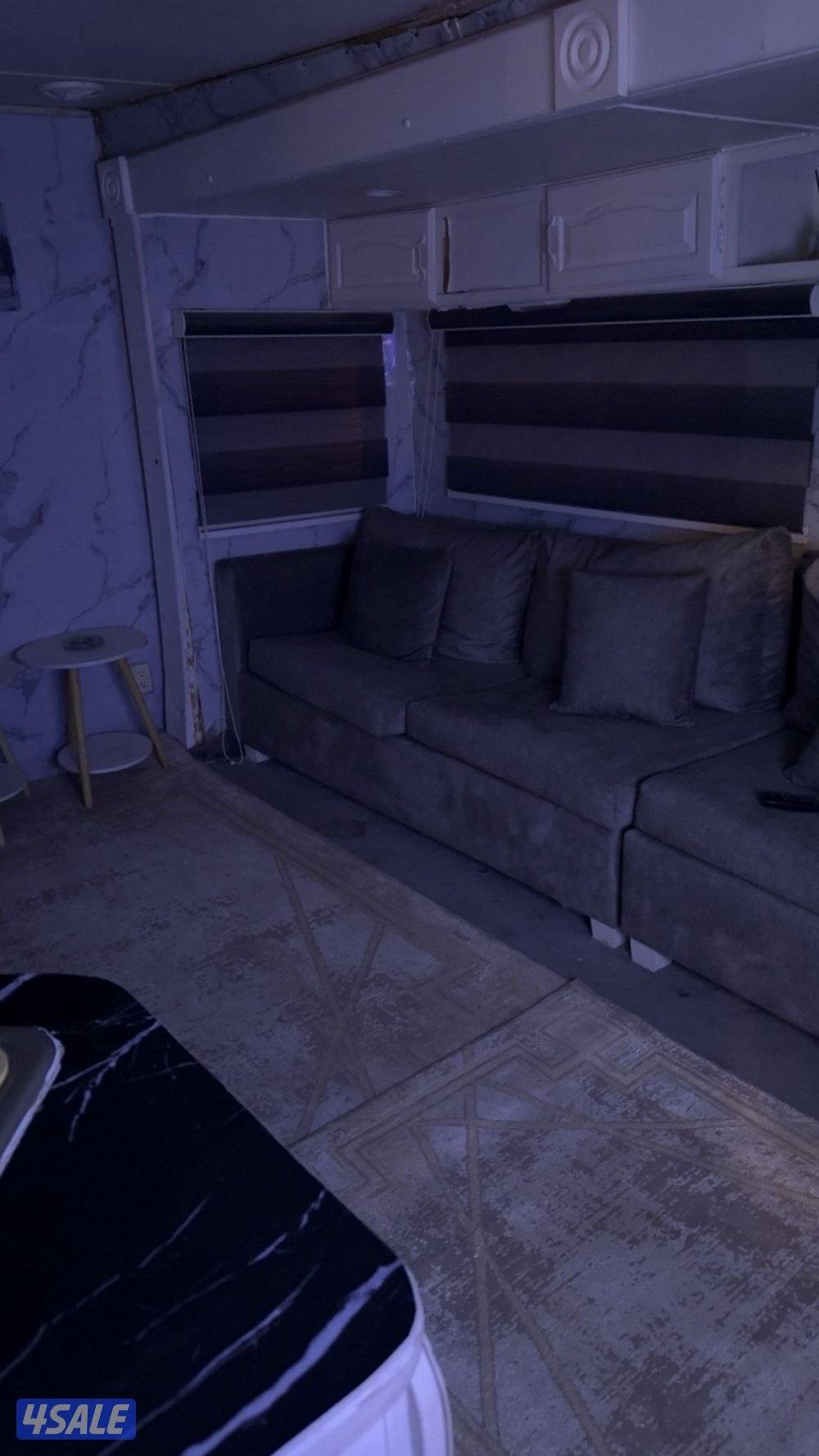 للايجار مخيم مع كرفان خلف اسطبلات الاحمدي متوفر راس السنه12