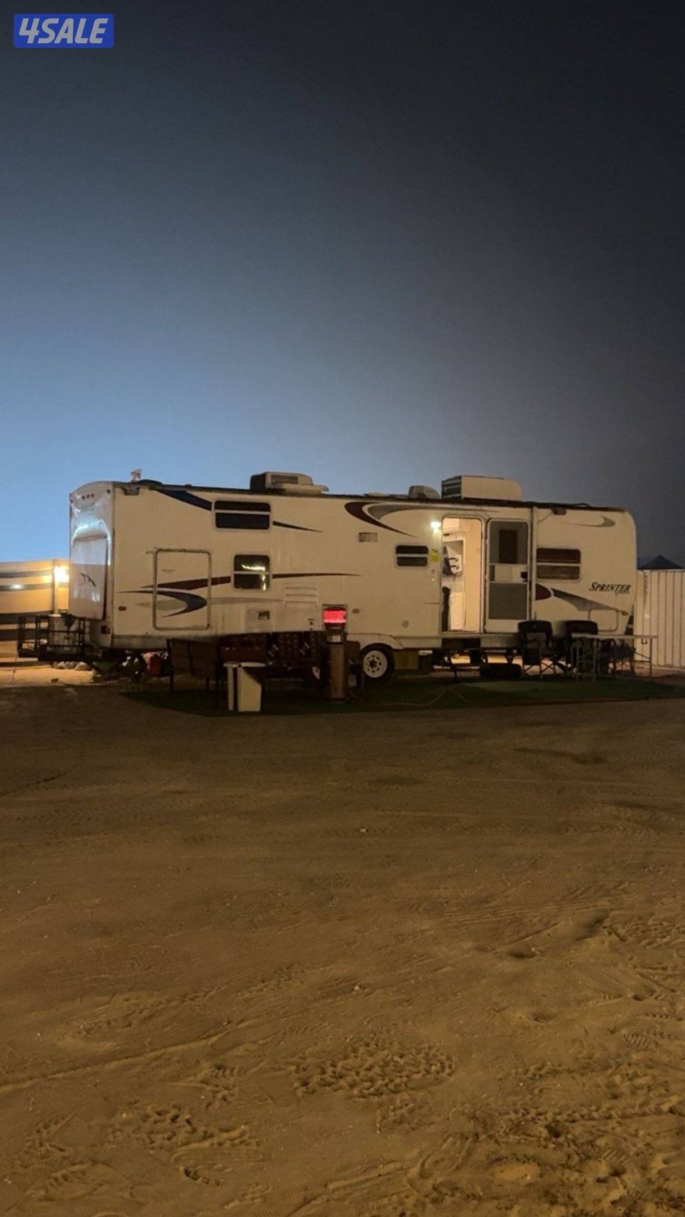 للايجار مخيم مع كرفان خلف اسطبلات الاحمدي متوفر راس السنه11