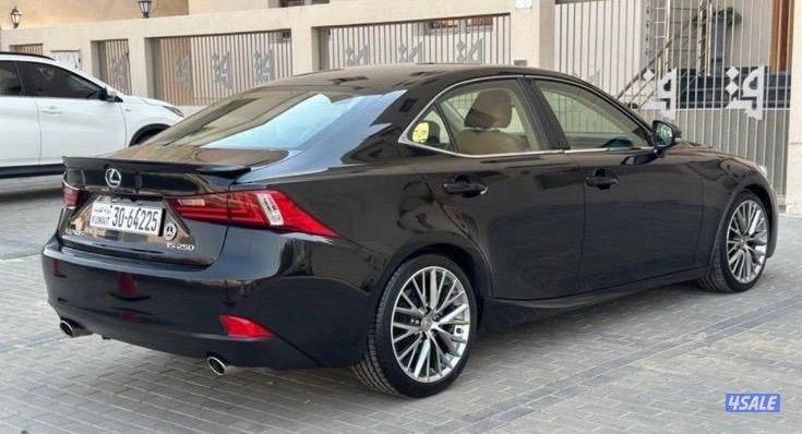 للبيع لكزس is نظيفه جداً وبحاله ممتازه2