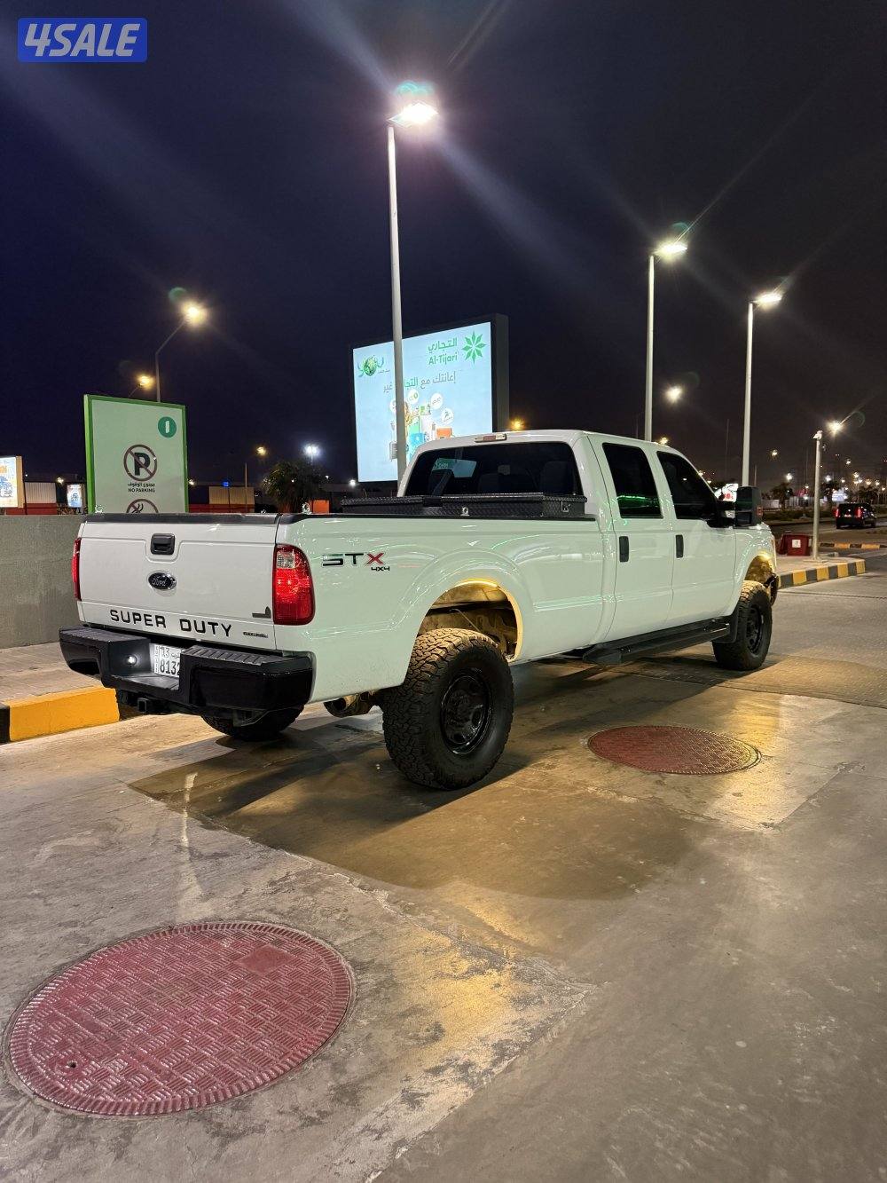 للبيع كرفان معه وانيت1