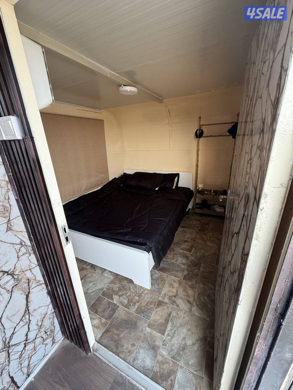 للبيع كرفان معه وانيت8