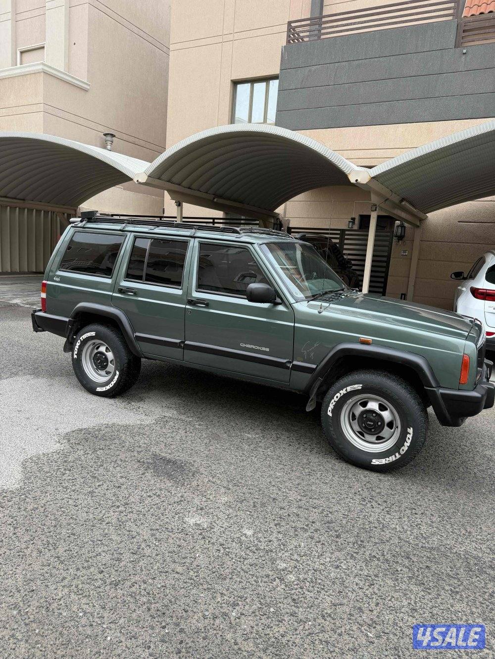 للبيع جيب شروكي 20002