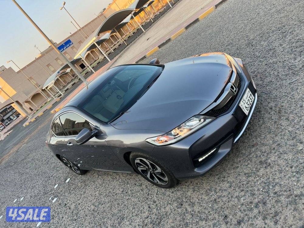 للبيع هوندا أكورد موديل 2017 بحالة ممتازة شرط الفحص10