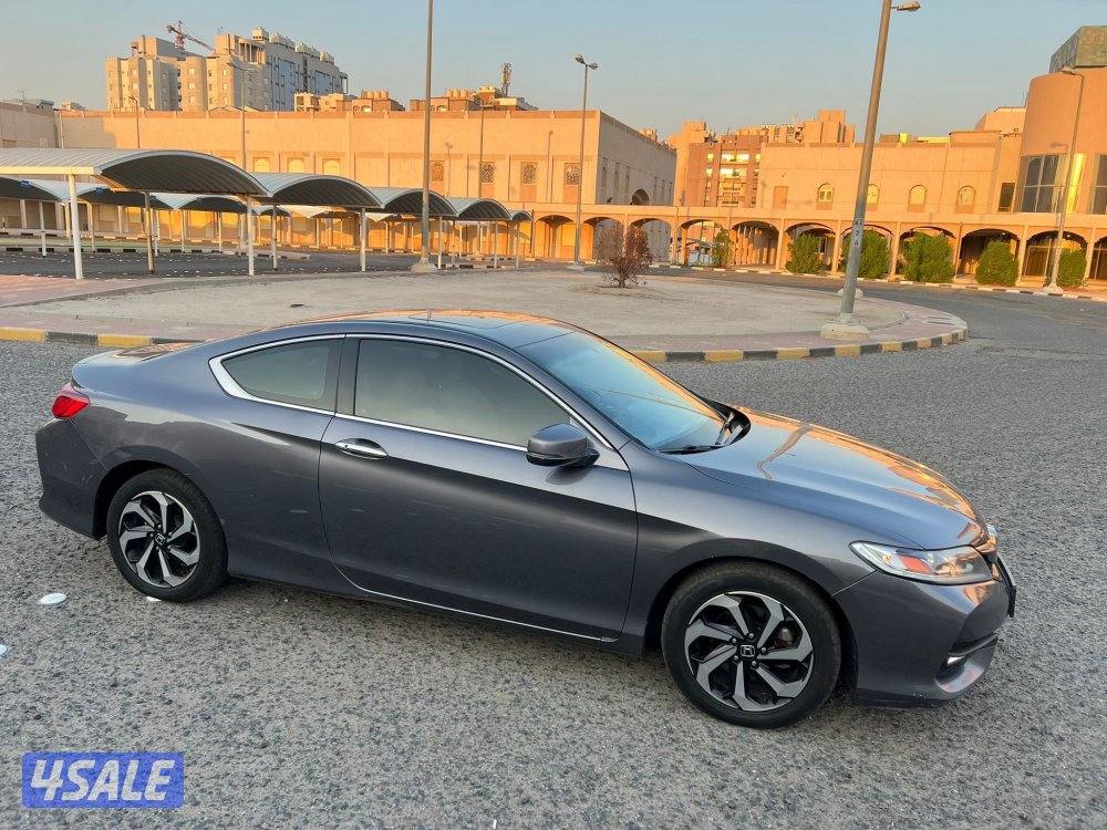 للبيع هوندا أكورد موديل 2017 بحالة ممتازة شرط الفحص11