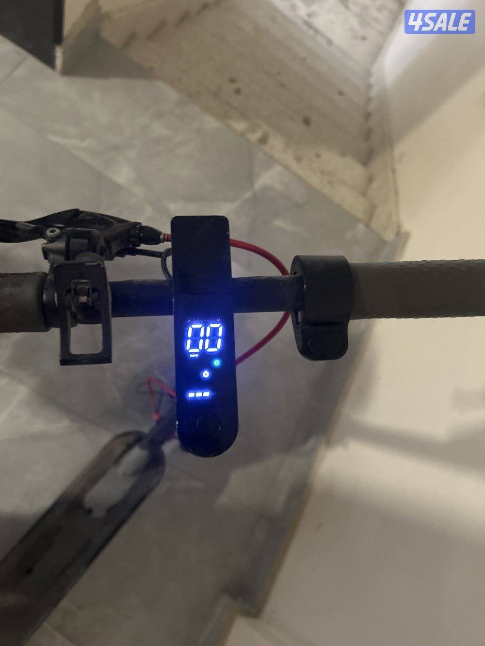 سكوتر شاومي مع الشاحن للبيع السعر 50 قابل للمساومه2