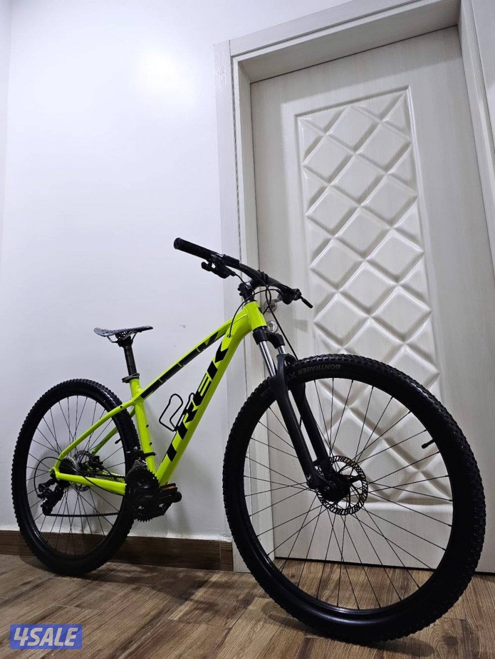 Trek Marlin 5 Clean Bike Well Maintained Extreme Sports Volt Green MTB0