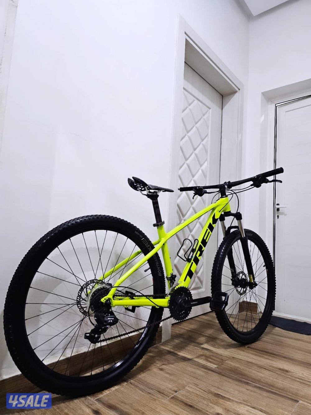 Trek Marlin 5 Clean Bike Well Maintained Extreme Sports Volt Green MTB7