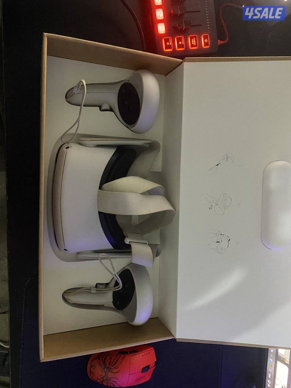 oculus quest 2, في ار كويست تو مع يداتها الاثنين والكرتون.0