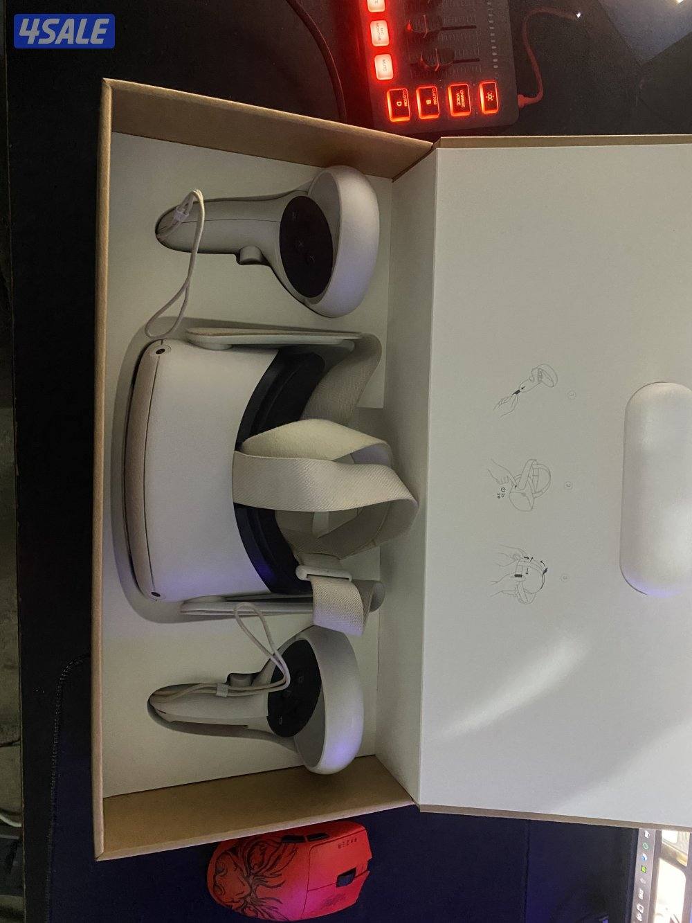 oculus quest 2, في ار كويست تو مع يداتها الاثنين والكرتون.3