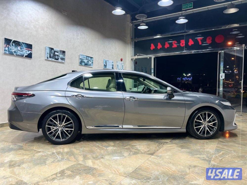 كامري ليمتد موديل 2023 ماشي 48 الف صبغ الوكالة بحالة نادرة جداً4