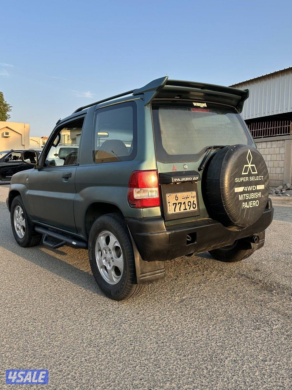 ميتسوبيشي باجيرو io موديل ٢٠٠٠2