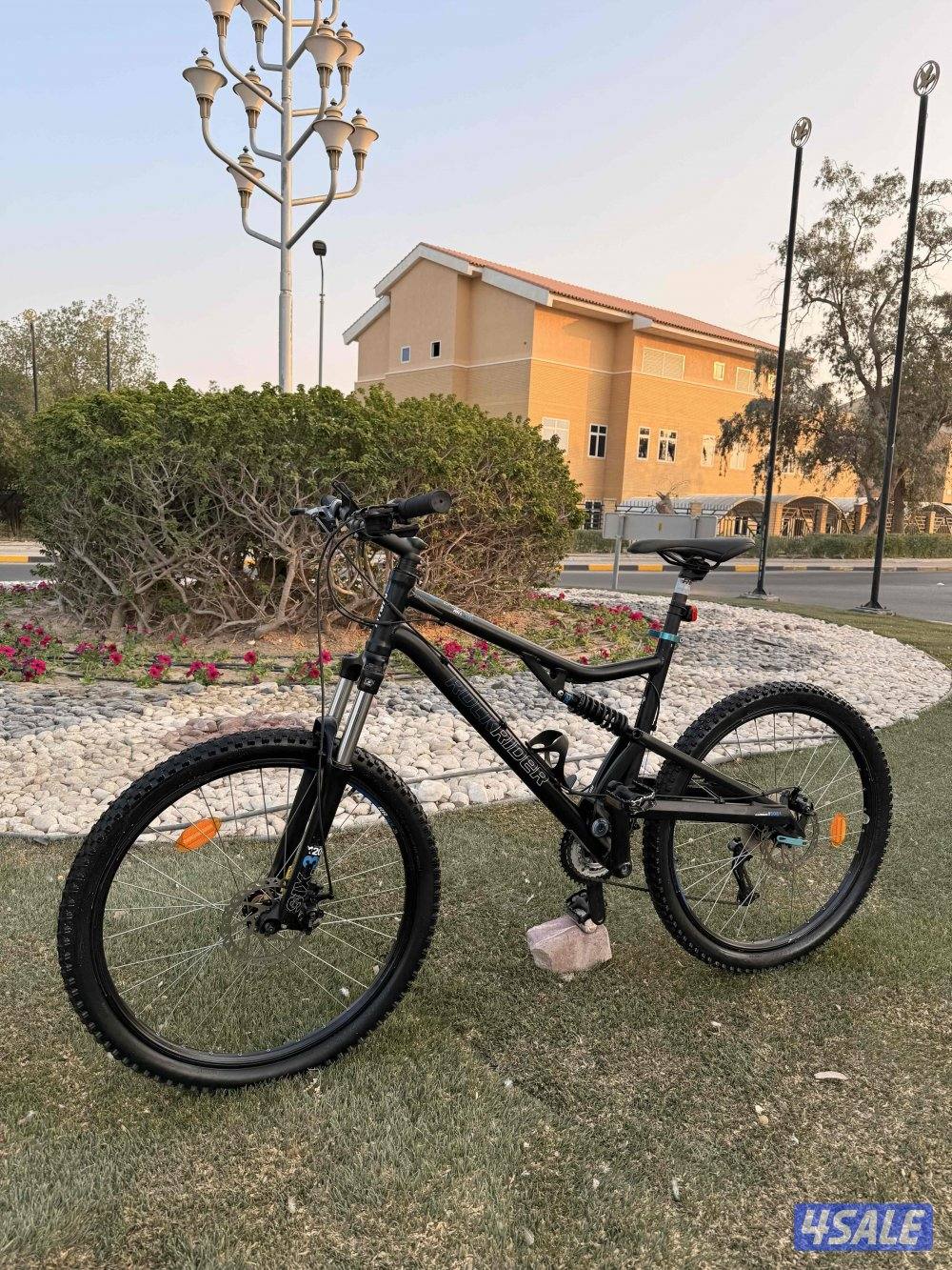 قاري rockrider six3 للبيع0