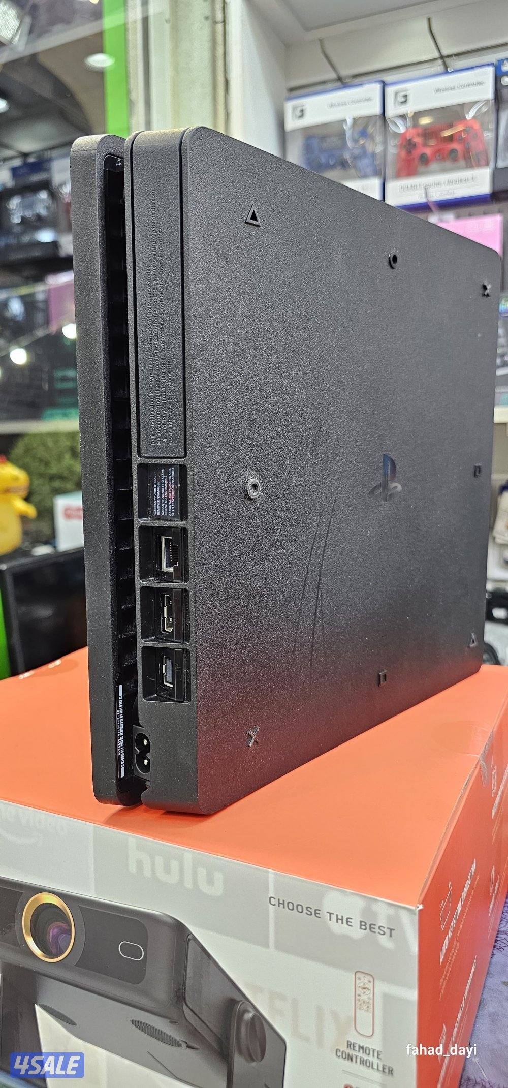 PS4 SLIM USED0