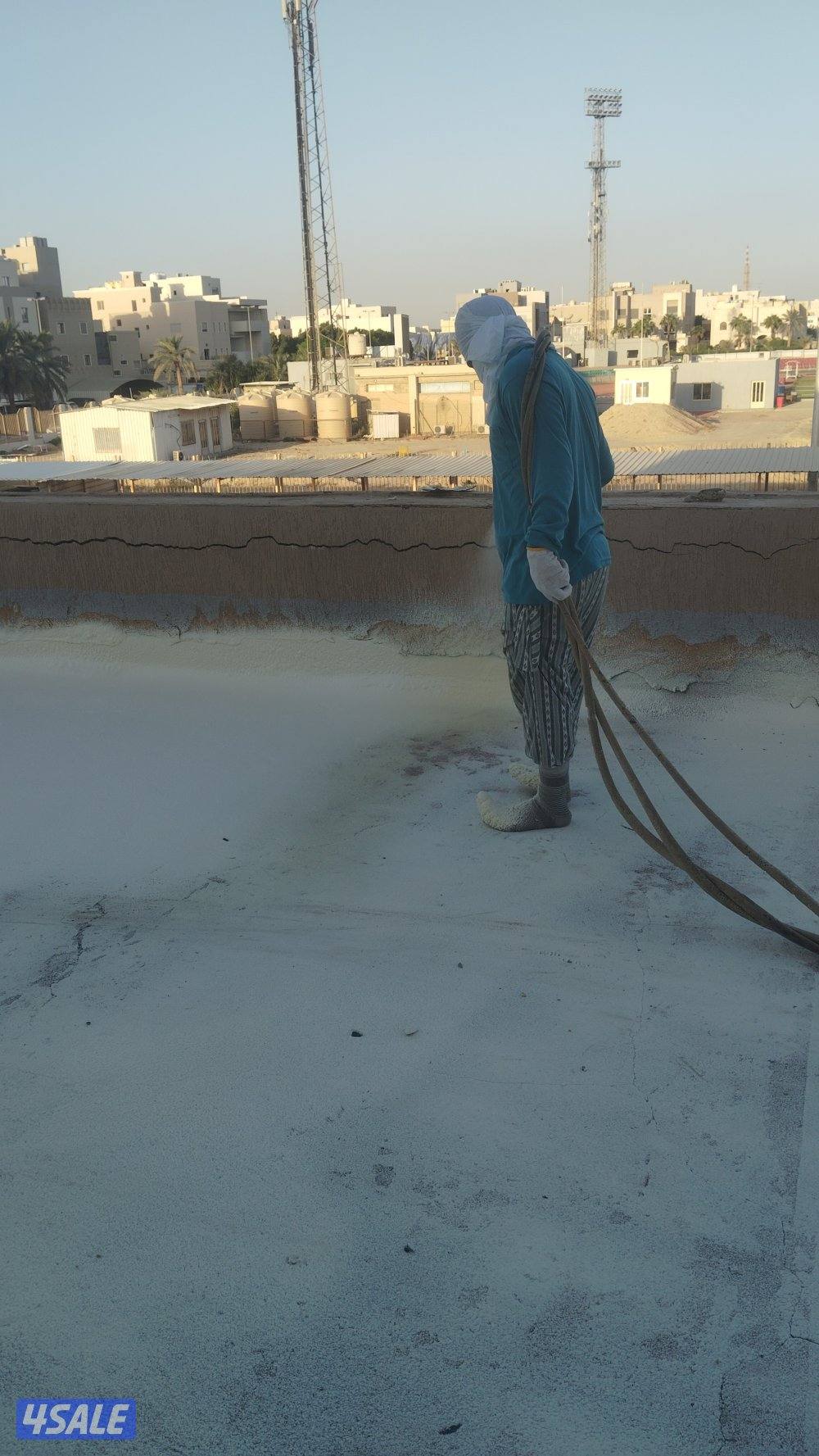 مقاول جميع انواع العازل المائي والحراري ولدينا تاجير سيارت الرش الامر4