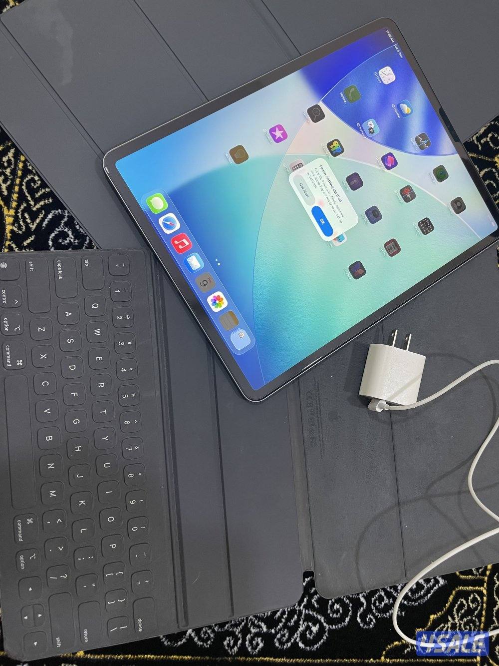 ايباد ابل برو 12.9 انش 512 قيقا نظيف مو مفتوح ولا مصلح مع كيبورد ابل ا2