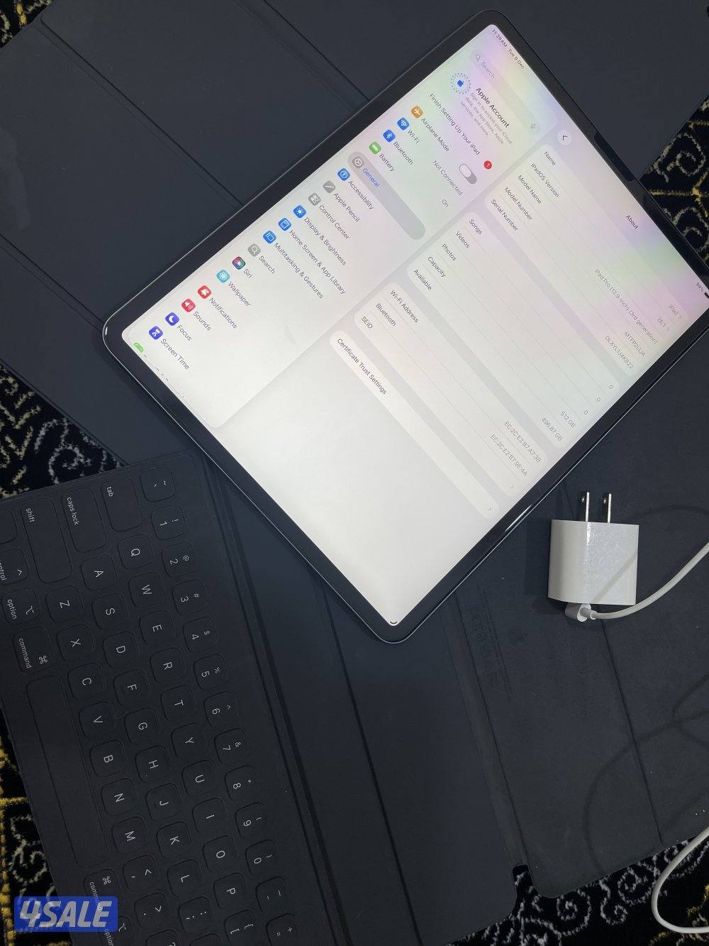 ايباد ابل برو 12.9 انش 512 قيقا نظيف مو مفتوح ولا مصلح مع كيبورد ابل ا3