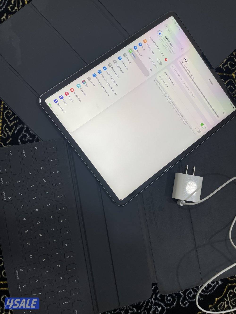 ايباد ابل برو 12.9 انش 512 قيقا نظيف مو مفتوح ولا مصلح مع كيبورد ابل ا4