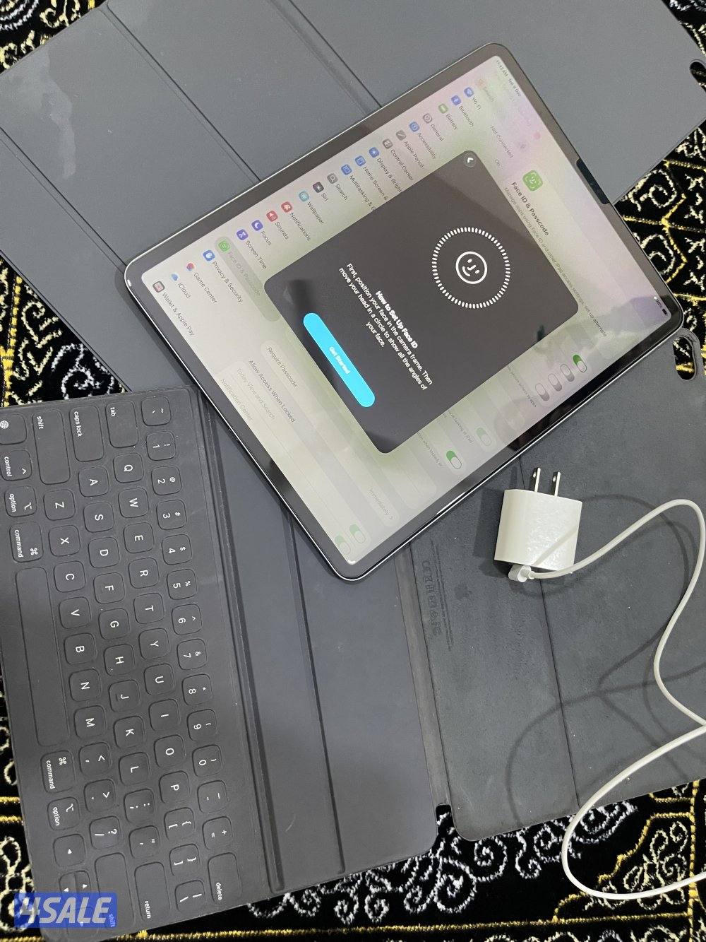 ايباد ابل برو 12.9 انش 512 قيقا نظيف مو مفتوح ولا مصلح مع كيبورد ابل ا6