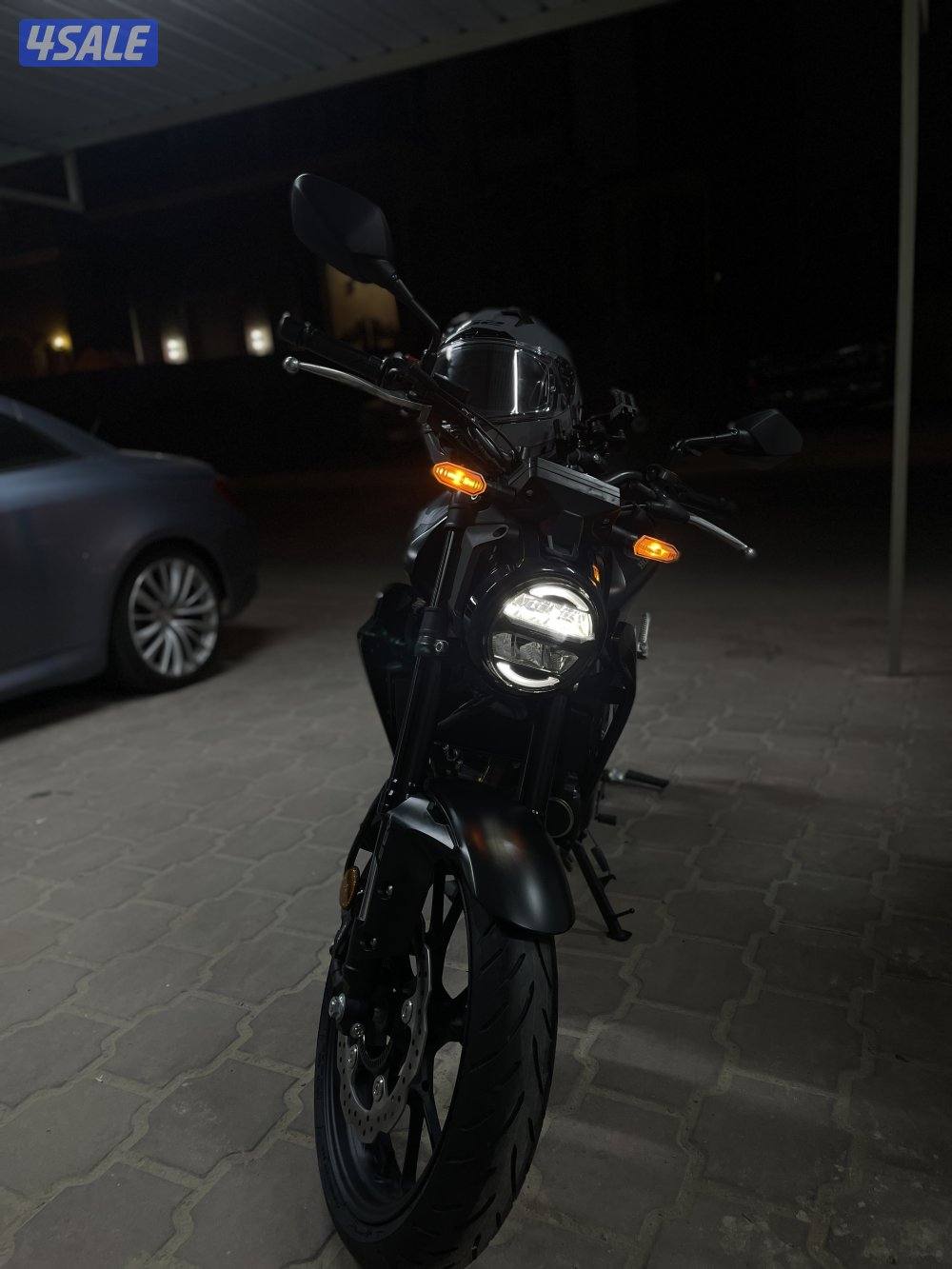 للبيع سيكل هوندا cb300r0
