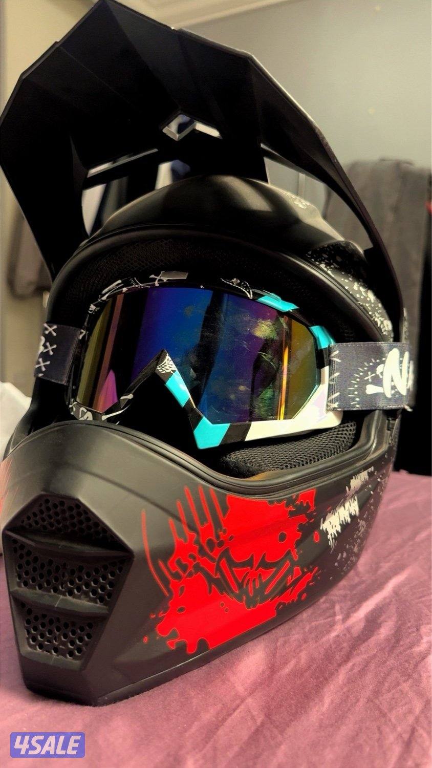 للبيع خوذه و دس سوس وسيفتي صدر ونظارة1