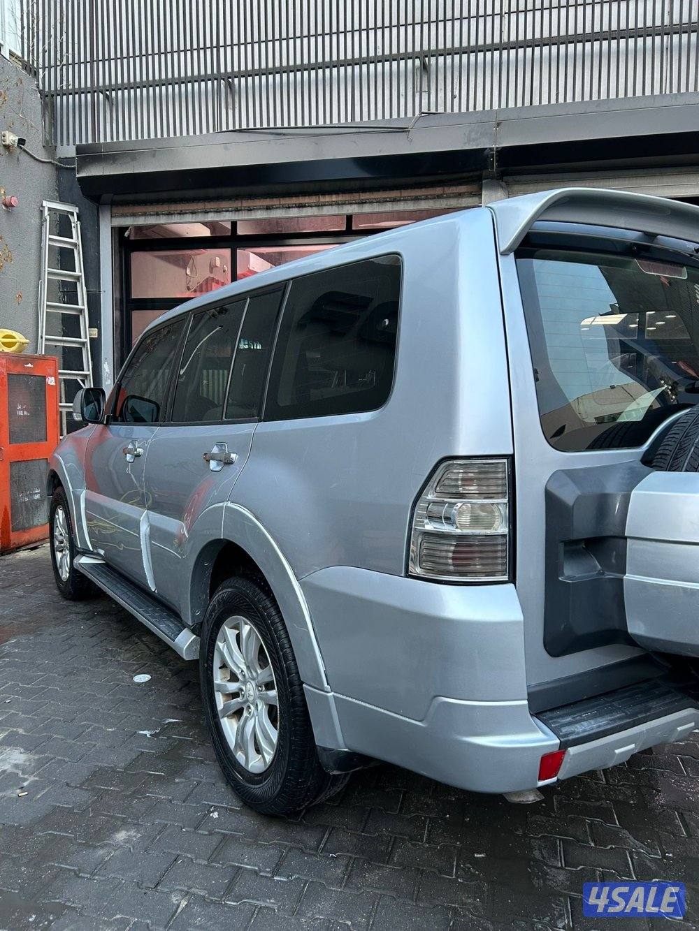 للبيع باجيرو 2014 مكينة الكبيرة الصبغ الوكالة ماعدا 3 قطع1