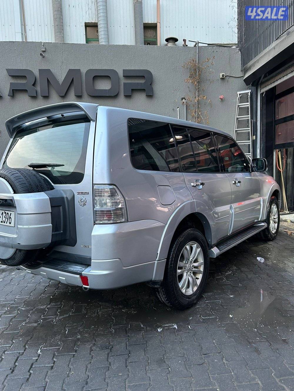 للبيع باجيرو 2014 مكينة الكبيرة الصبغ الوكالة ماعدا 3 قطع3