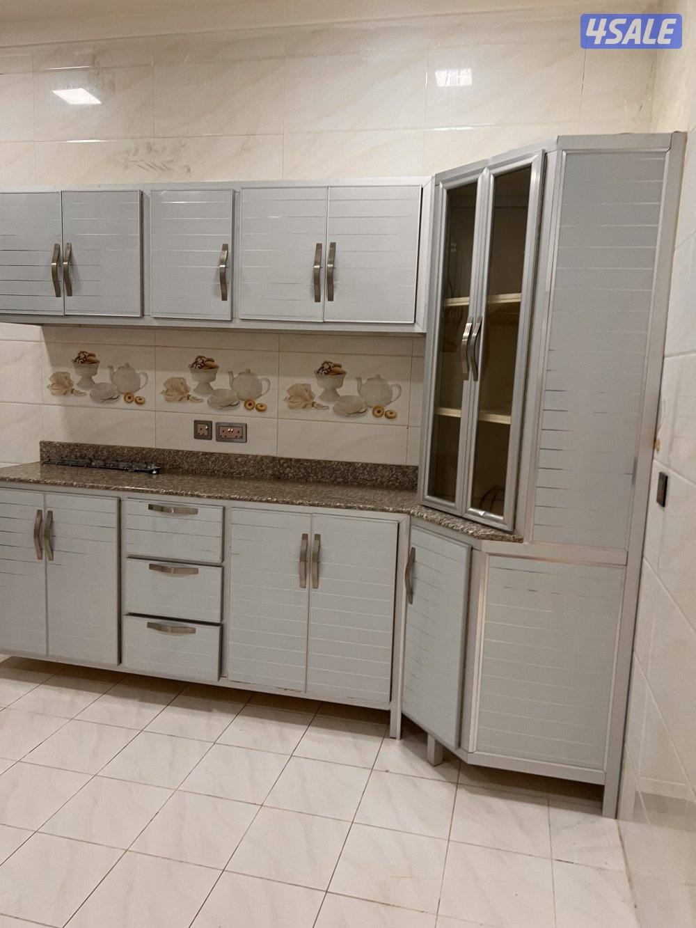 للأجار شقه تشطيب سوبر دولكس الصباحيه بجانب دوار المنقف7