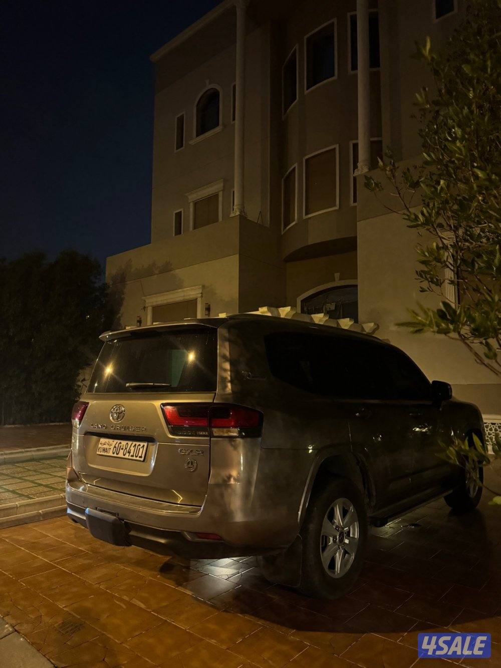 لاند كروزر تون تيربو واود السيار شرط الفحص كامل داخليه جلد ماشي ١٧٠1