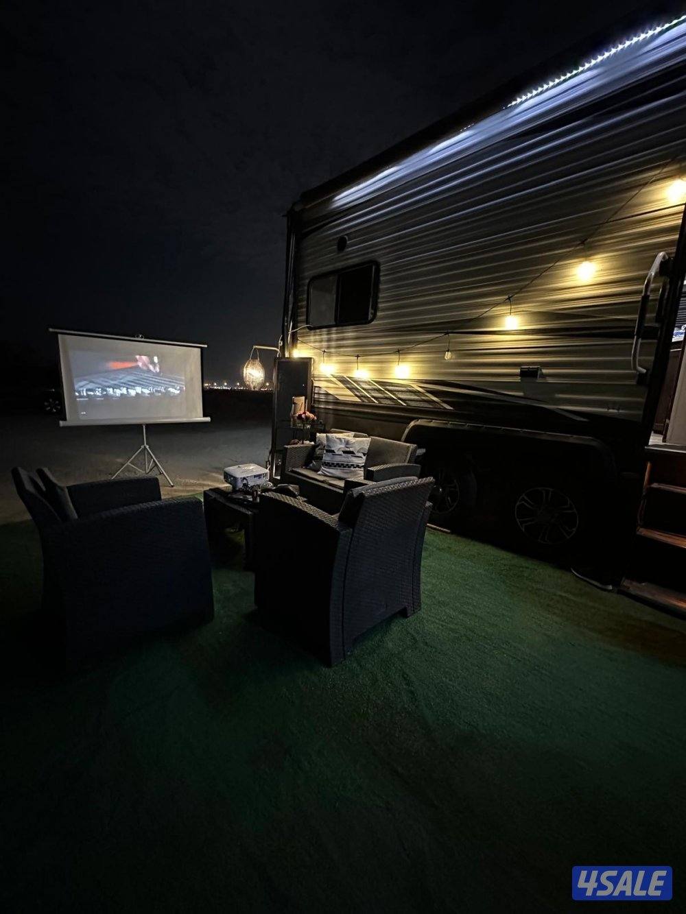 اجار كرفان مكون من غرفة نوم وصاله وحمام ومطبخ متكامل وقعده خارجيه أرضي3