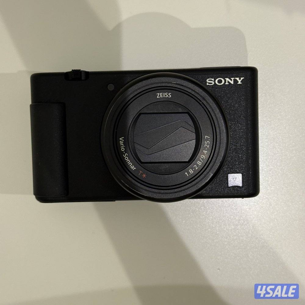 Sony ZV1 with external flash wind reduction without its box1