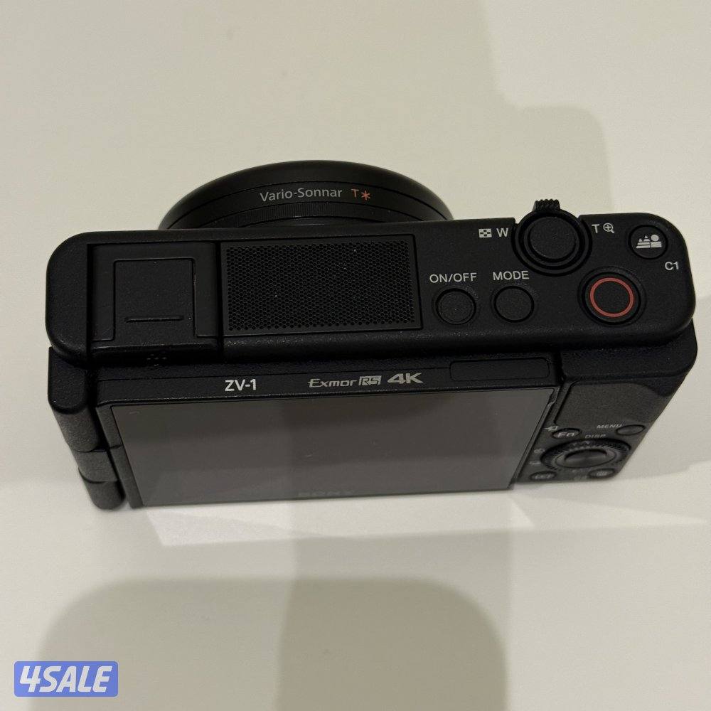 Sony ZV1 with external flash wind reduction without its box3