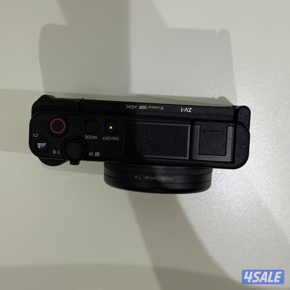 Sony ZV1 with external flash wind reduction without its box4
