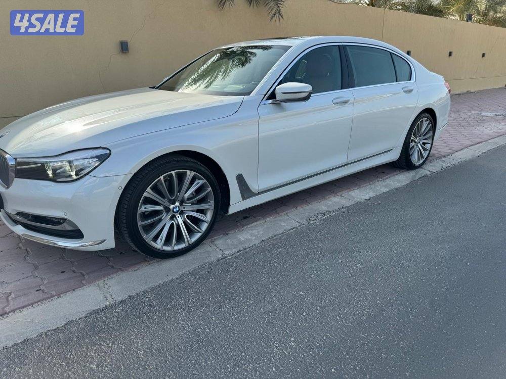 بي ام دبليو740LIموديل ٢٠١٨بحاله ممتازه1