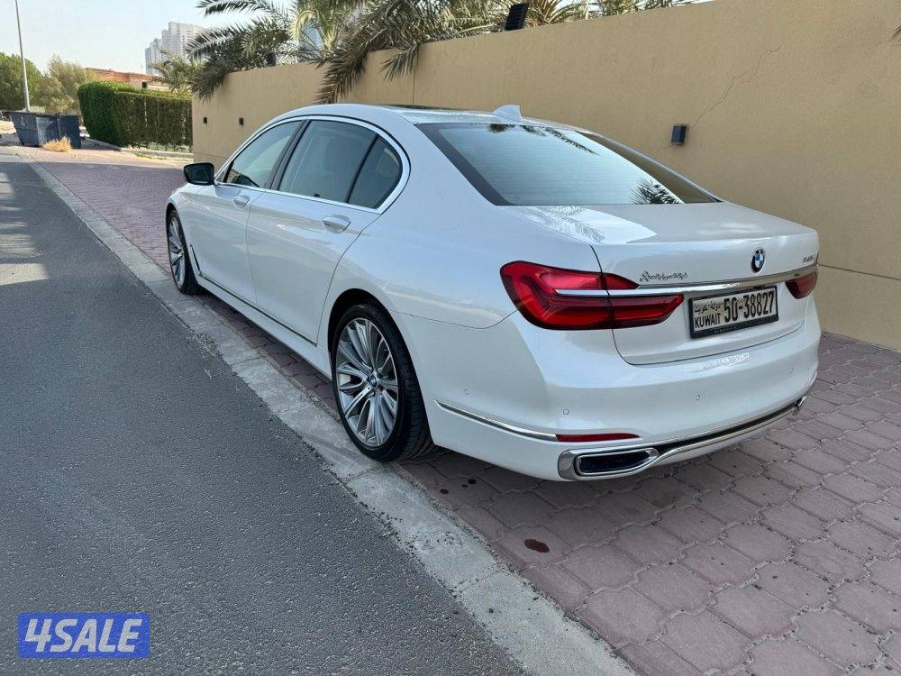 بي ام دبليو740LIموديل ٢٠١٨بحاله ممتازه2