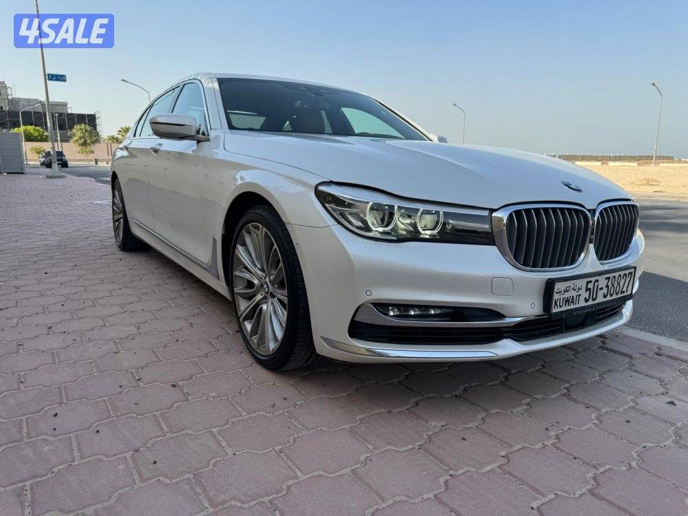 بي ام دبليو740LIموديل ٢٠١٨بحاله ممتازه3
