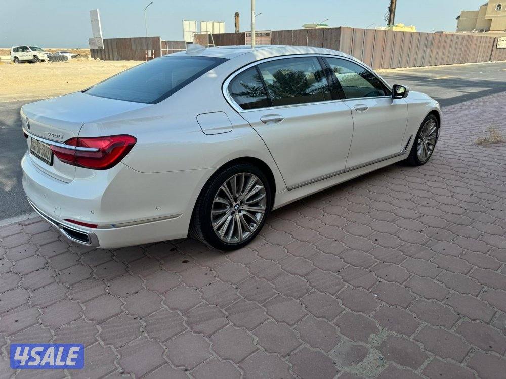 بي ام دبليو740LIموديل ٢٠١٨بحاله ممتازه4