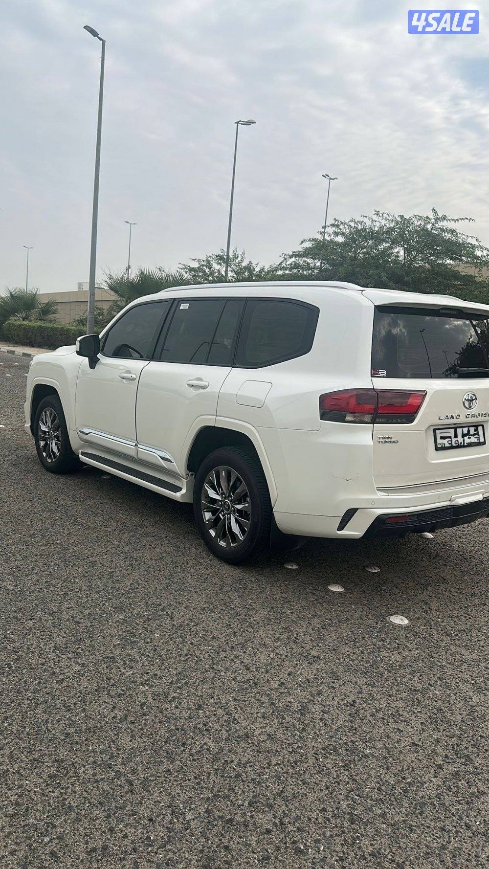 بيع سيارة لاند كروزر ٢٠٢٣0