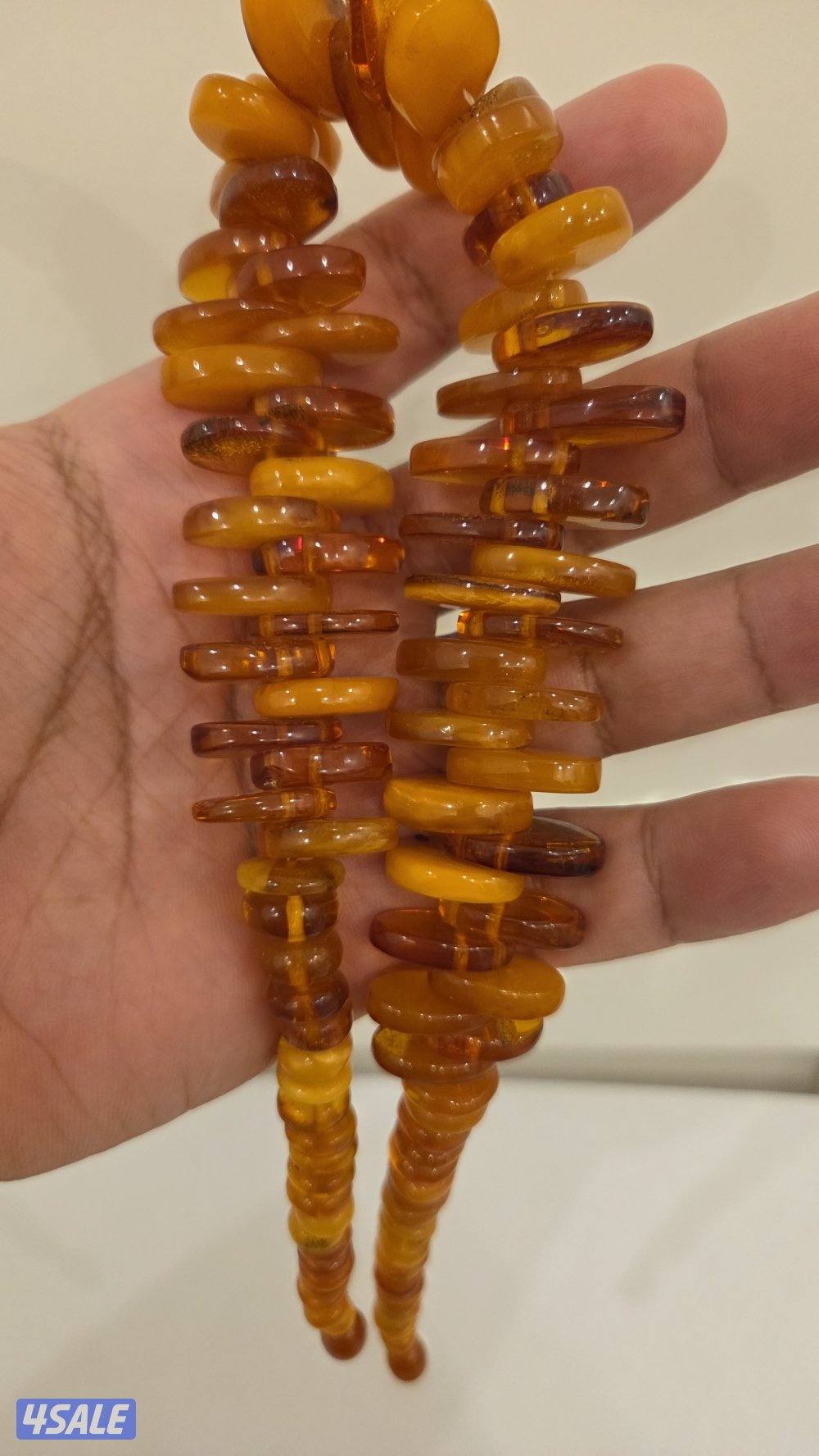 للبيع عقدين كهرب شفاف قديم جدا انتيك و ابيض طباشيري بولندي1