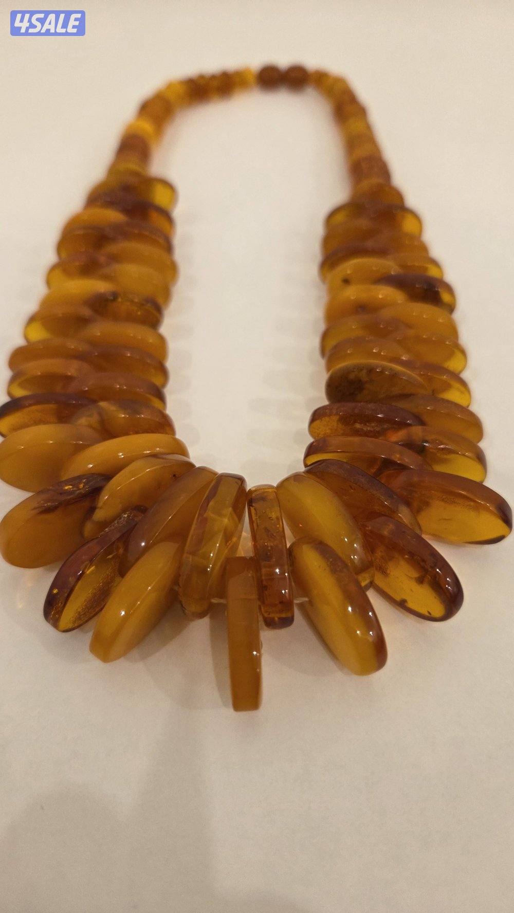 للبيع عقدين كهرب شفاف قديم جدا انتيك و ابيض طباشيري بولندي2