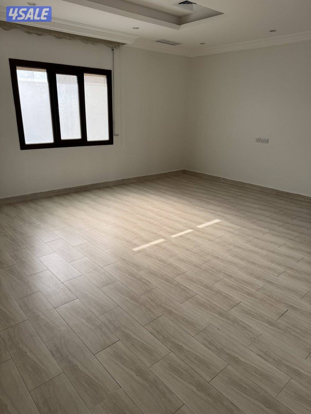 للإيجار شقة 3 غرف وحمامين وغرفة صغيرة ومطبخ عوايل فقط0