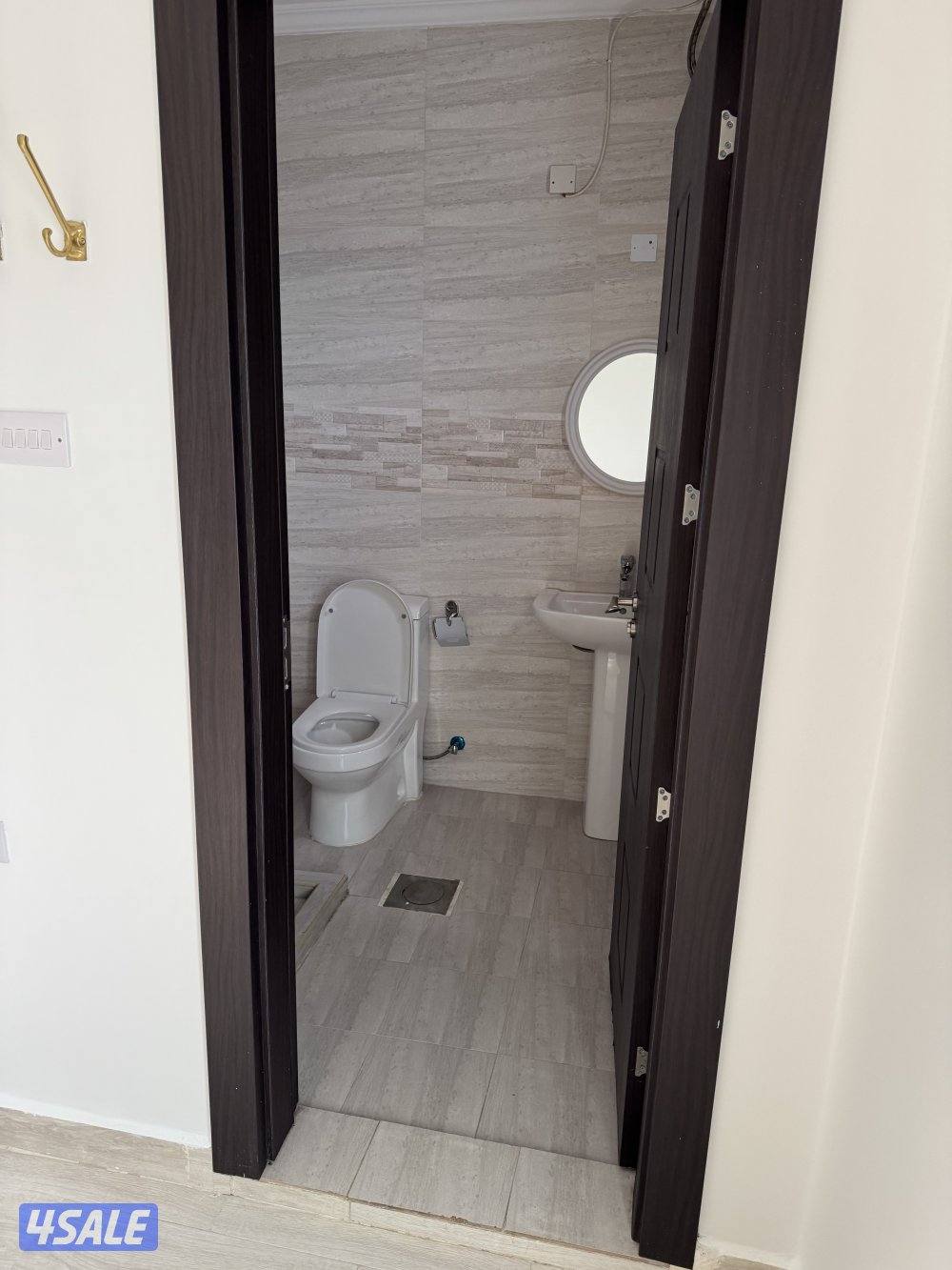 للإيجار شقة 3 غرف وحمامين وغرفة صغيرة ومطبخ عوايل فقط8