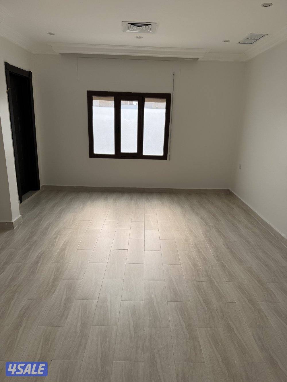 للإيجار شقة 3 غرف وحمامين وغرفة صغيرة ومطبخ عوايل فقط9