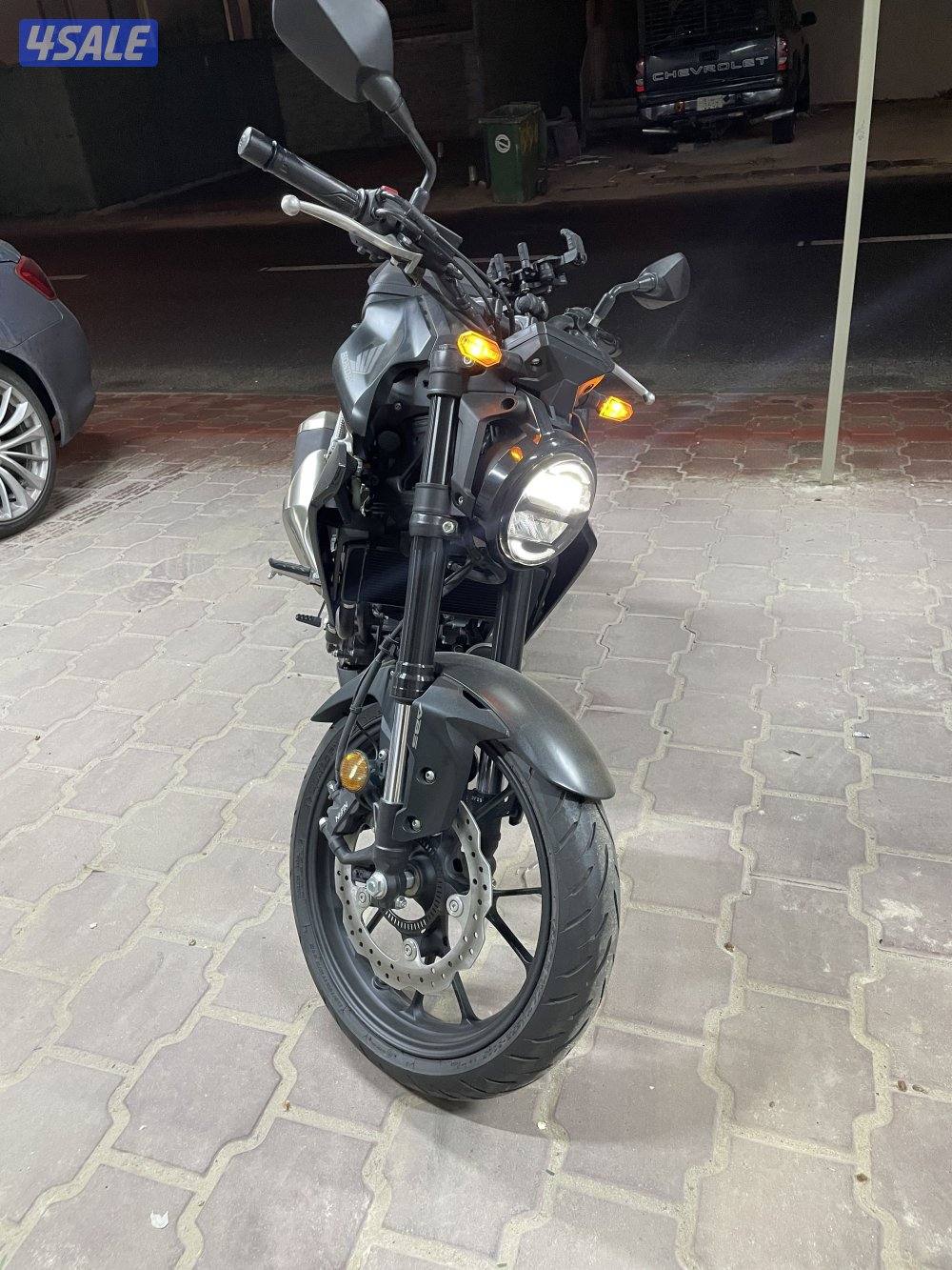 للبيع سيكل هوندا cb300r3
