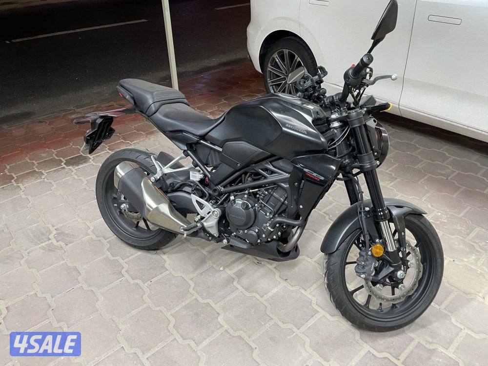 للبيع سيكل هوندا cb300r4