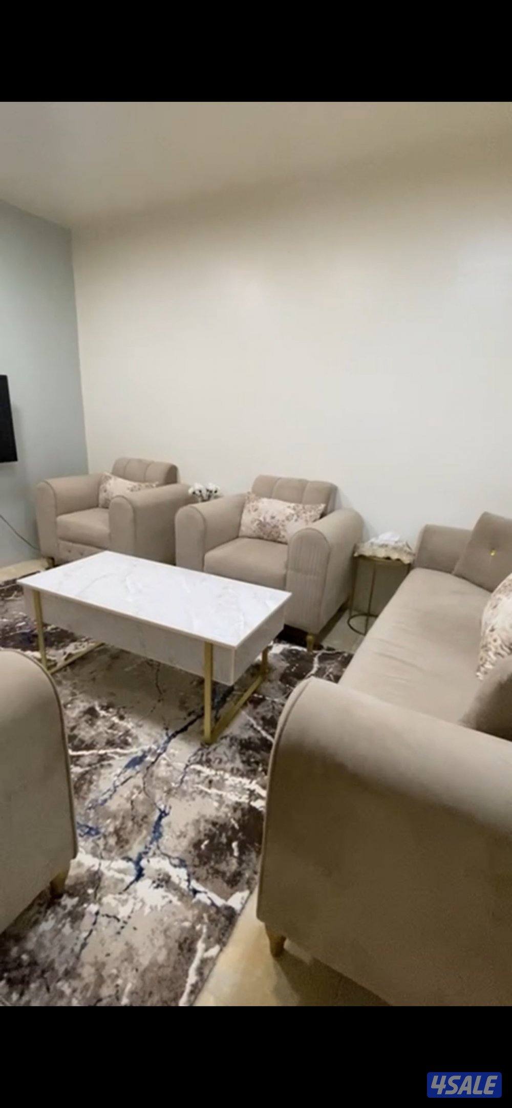 قاعده كنبتين وكرسين بحاله جيده0